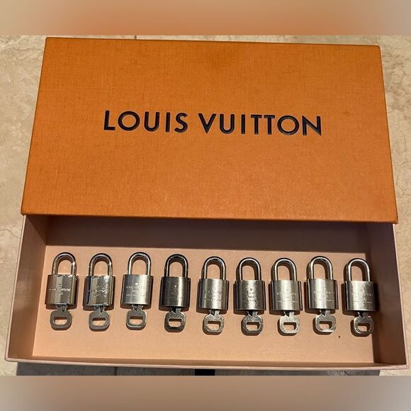 **SUPER RARE** SILVER LOUIS VUITTON LOCK AND KEY - Picture 2 of 3